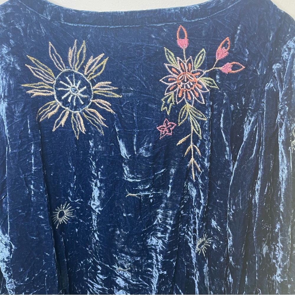 Wayward Fancies Eshakti Blue Crushed Velvet Floral Zodiac Embroidered Tunic - Picture 8 of 8